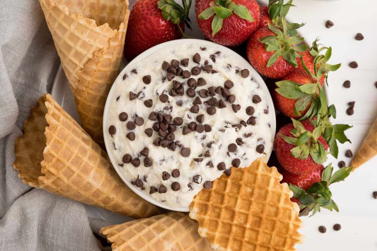 Five-Ingredient Cannoli Dip Recipe